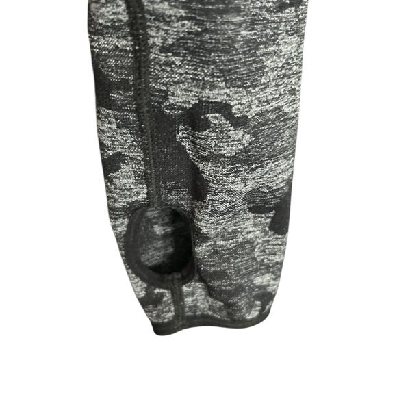 Gymshark seamless long sleeve crop top in black camouflage size medium - Picture 4 of 5